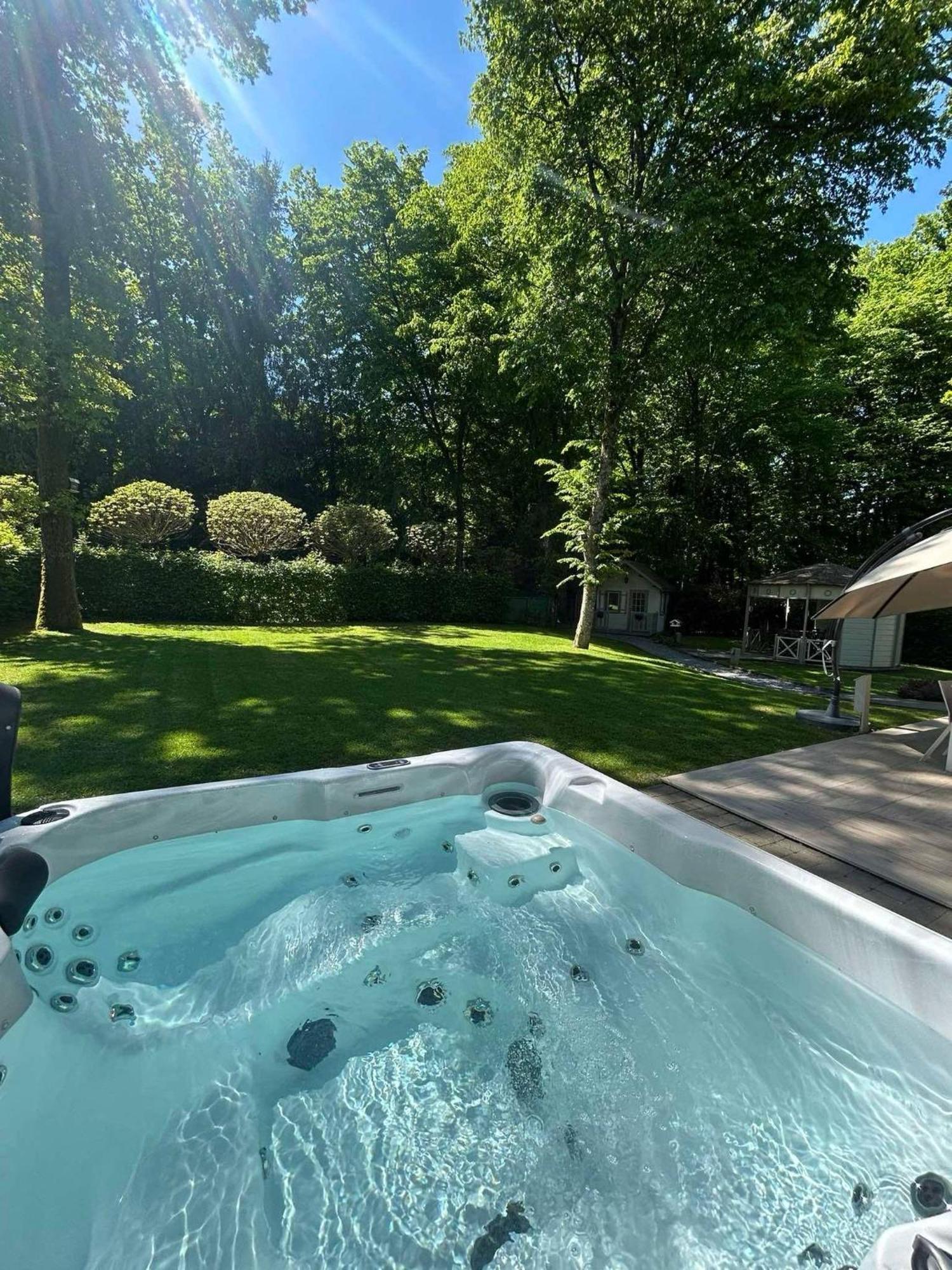 Le Colibri Jacuzzi Chalet *