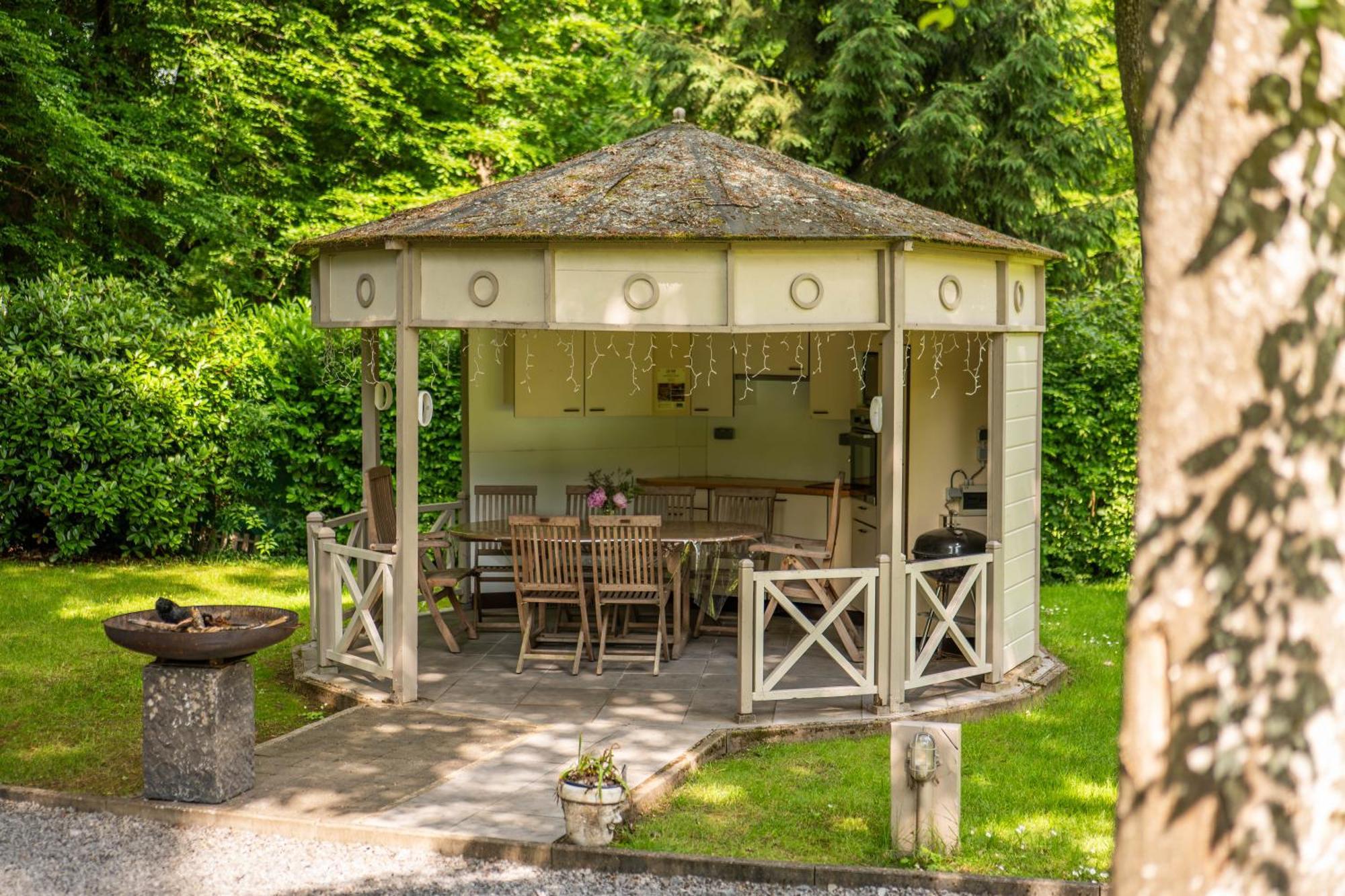 Le Colibri Jacuzzi Chalet *